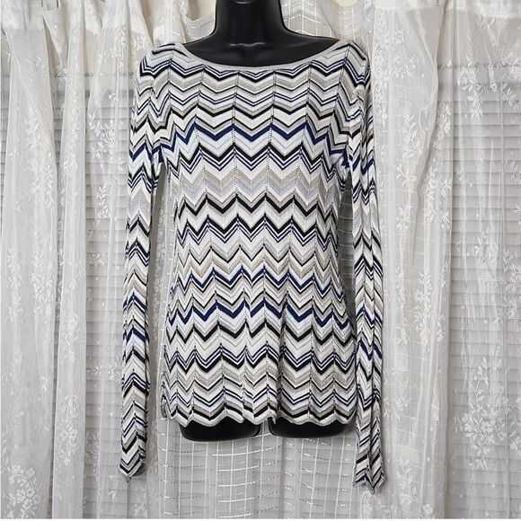 White House Black Market Chevron Long Sleeve Knit V-Neck Blouse Size Small - Picture 1 of 10